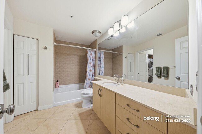 Building Photo - 2421 NE 65th St