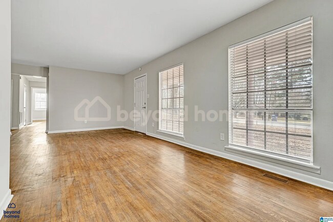 Building Photo - Beautifully Renovated Home in Adamsville -...