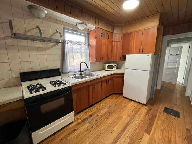 Building Photo - 1140 N Church St