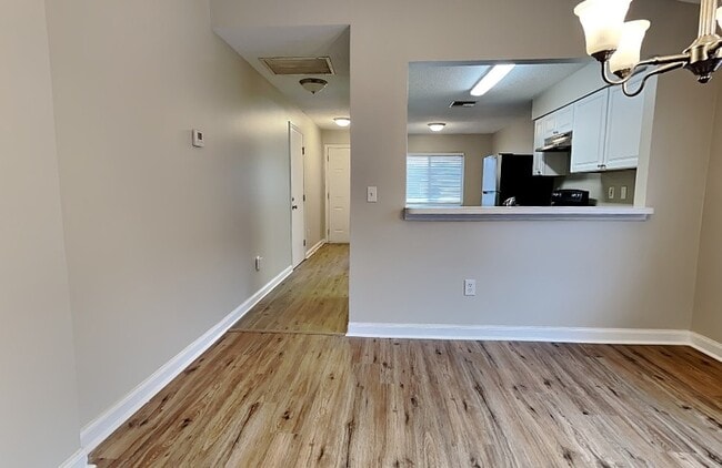 Building Photo - 530 Scarlet Maple Ct