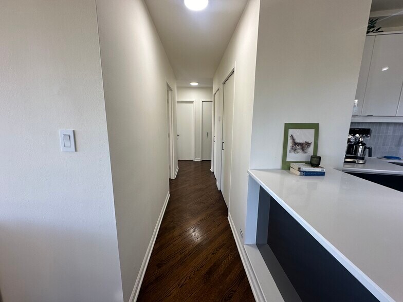 Building Photo - 3410 N Lake Shore Dr