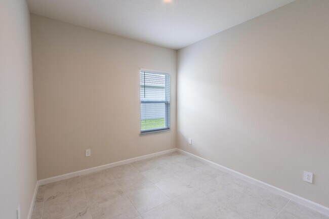 Building Photo - 4389 Lago Cir