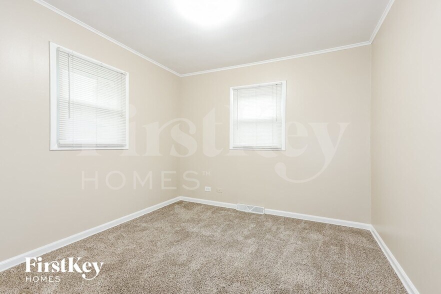 Building Photo - 510 E Clarendon Dr
