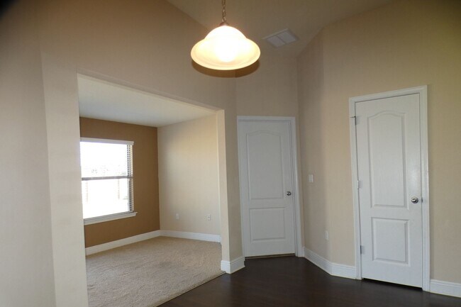 Building Photo - Spacious 4-Bedroom Home - Pace Mill Creek