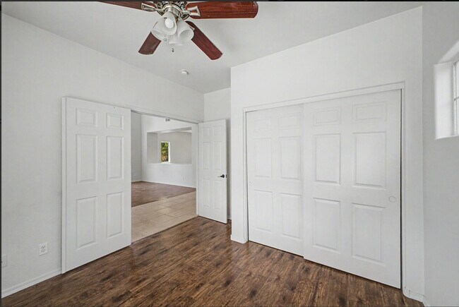 Building Photo - 542 E Bartlett Way