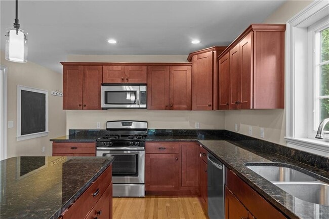 Building Photo - 20 Vanderbilt Ln