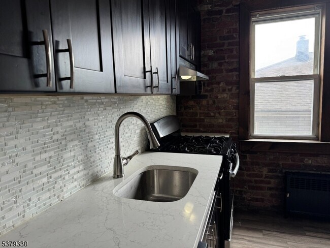 Building Photo - 78 Carmer Ave