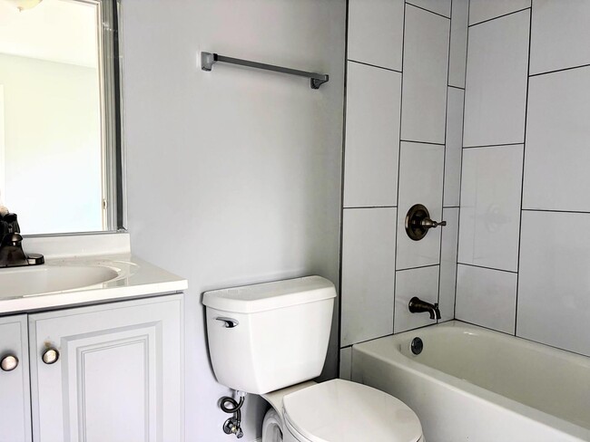 Building Photo - 622 N Garfield St