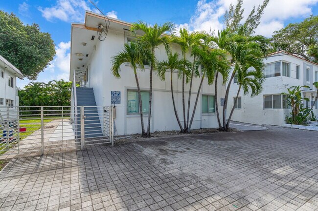 Building Photo - 560 NE 63rd St