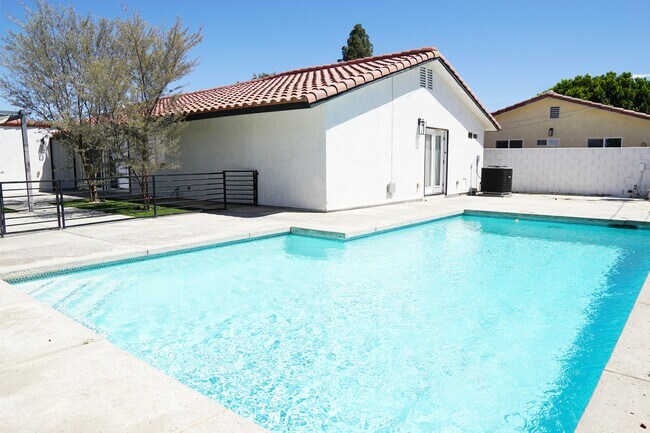 Building Photo - 33865 Cathedral Canyon Dr