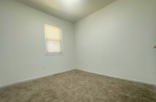 Building Photo - 3541 Blackstone Ave