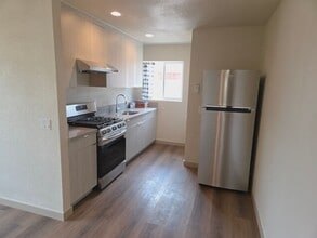 Building Photo - 1805 James Pl