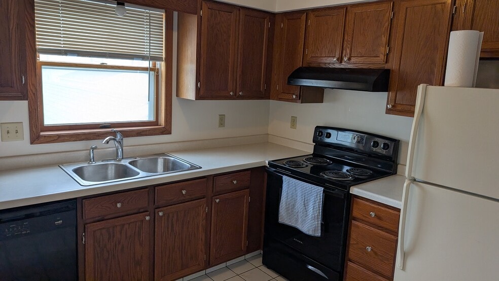Kitchen - 2222 2nd St SW