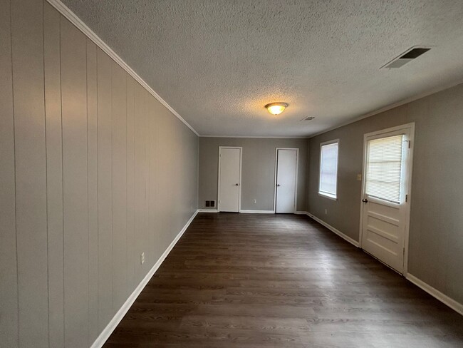 Building Photo - 837 Carrolton Rd