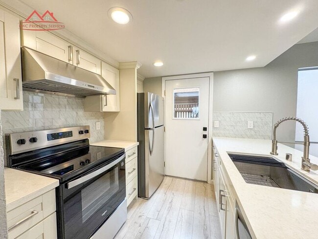 Building Photo - 236 Red Oak Dr E