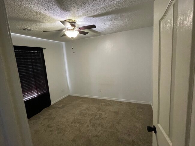 Building Photo - 602 Paradise Way