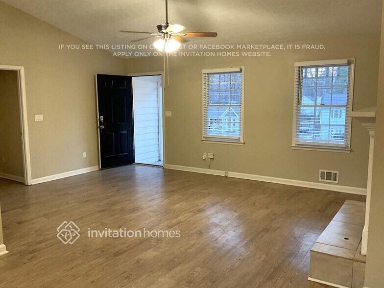 Building Photo - 305 N Briar Ridge