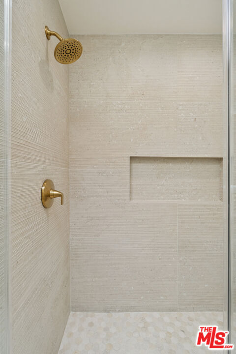 Building Photo - 880 Hilldale Ave