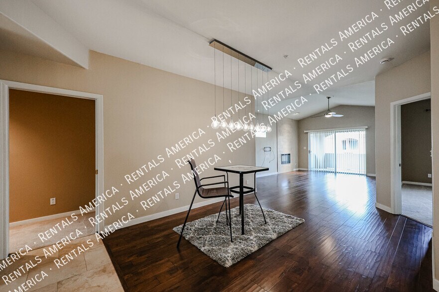 Building Photo - 8653 E Royal Palm Rd
