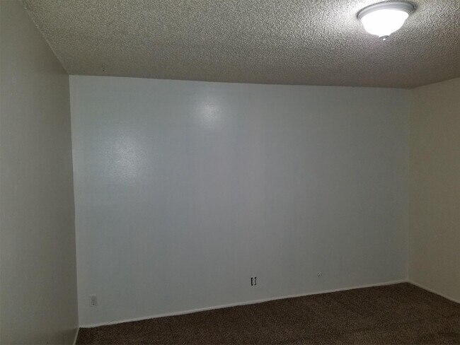 Building Photo - 475-477 Delta Cir