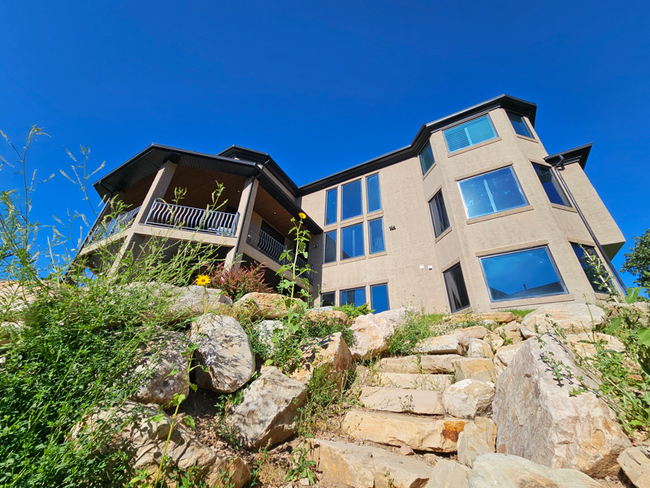 Building Photo - 738 Deer Hollow Rd