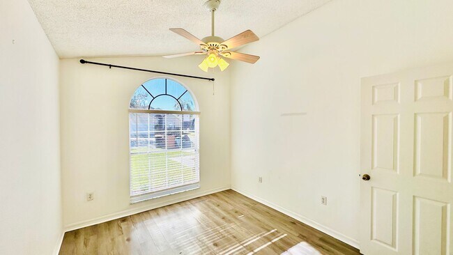 Building Photo - Relax & recharge in this Charming 3Bedroom...