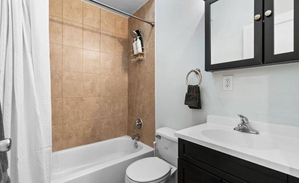 Building Photo - 1607 Manton St