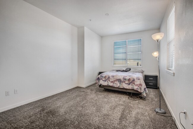 Building Photo - 2BD/2.5BA Condo with Parking Spot and Garage at Parkhill  AVAIL NOW!
