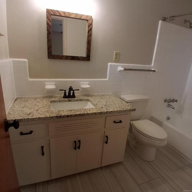 Building Photo - 3733 Royal Crest Dr