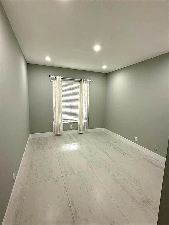 Building Photo - 2191 NE 68th St