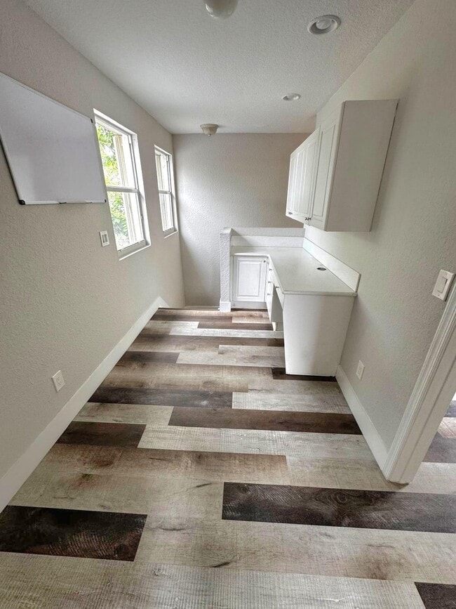 Building Photo - 4907 Pelican Manor