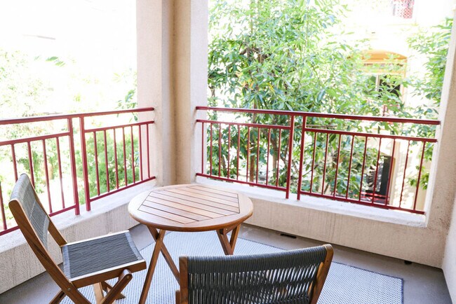 Building Photo - 2419 Fifth Ave