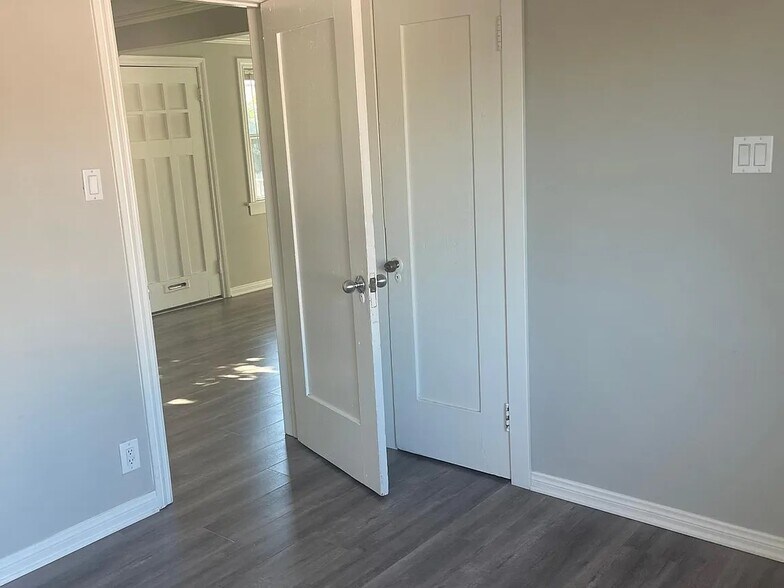 Building Photo - 1111 Blake Ave