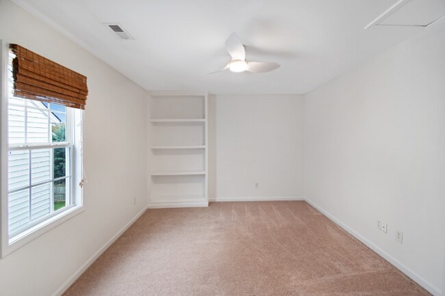 Building Photo - 145 Fountain Springs Rd