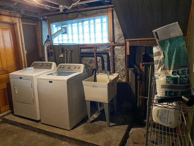 Building Photo - 165 Colvin Ave