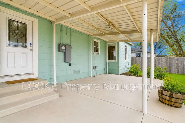 Building Photo - 3024 8th Ave