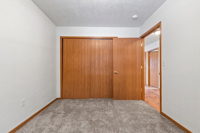 Building Photo - 363 Meadow View Rd