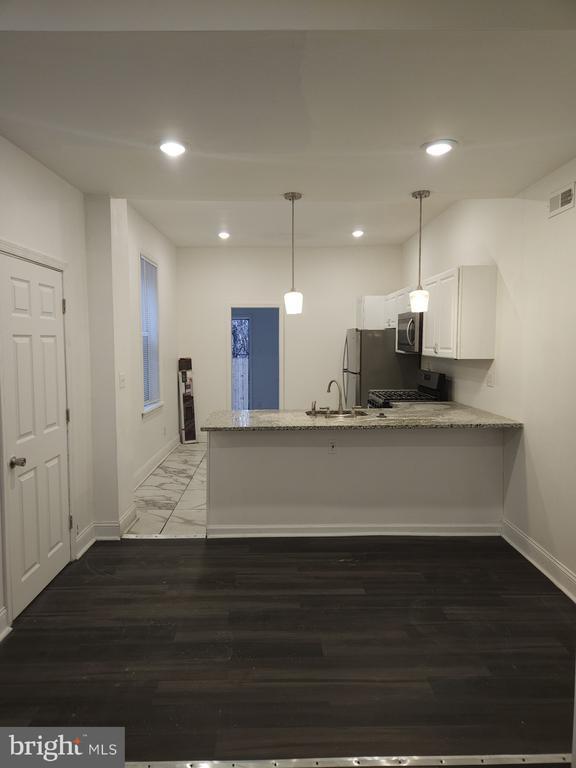 Building Photo - 423 N 52nd St