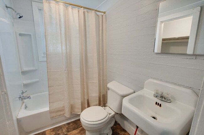 Building Photo - 3701-3703 Fairview St SW