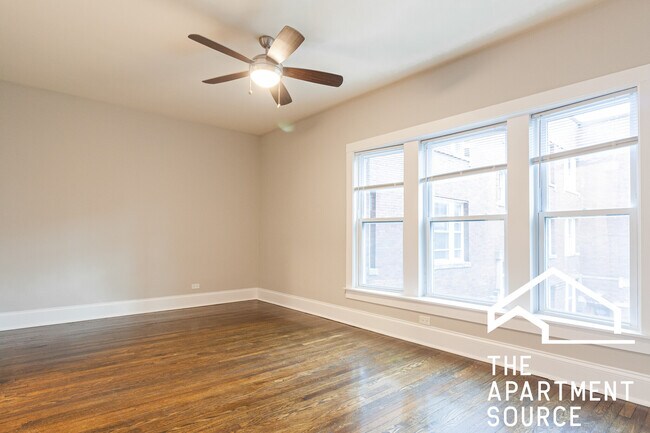 Building Photo - 4710 N Racine Ave