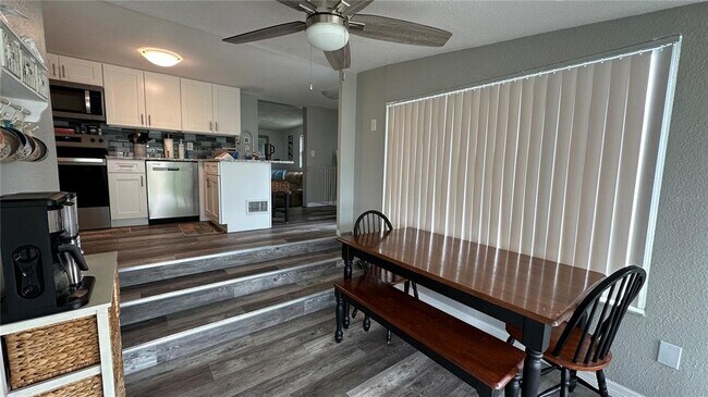 Building Photo - 526 Alta Vista