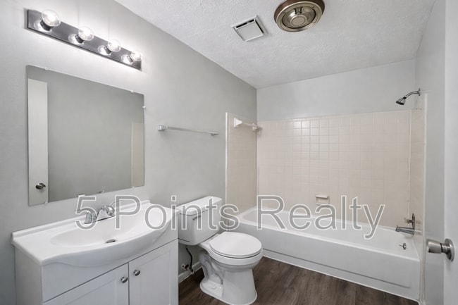 Building Photo - 336 E Webster St