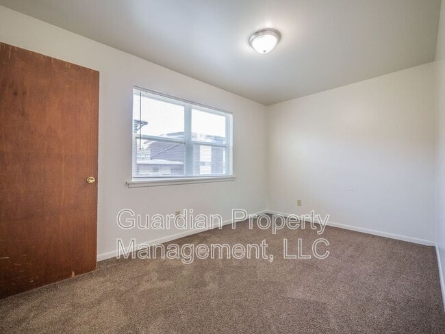 Building Photo - 1115 N College Dr