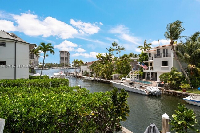 Building Photo - 3560 W Fairview St