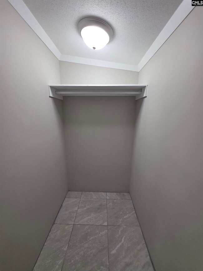 Building Photo - 714 Windy Rd