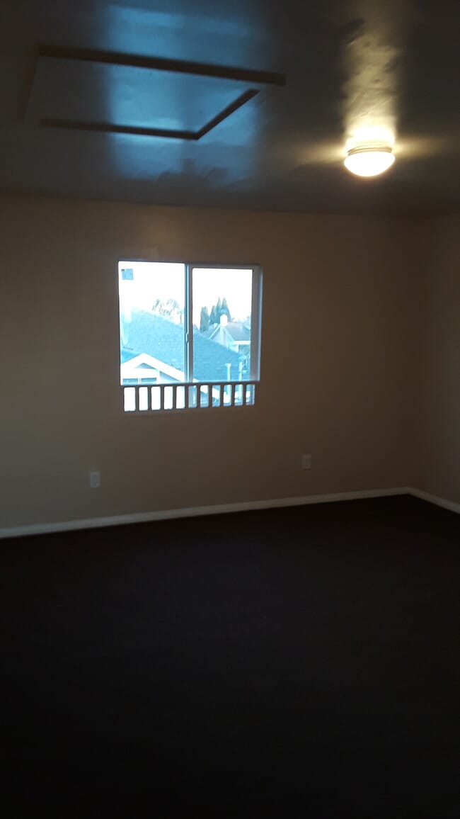 Building Photo - 5443 11th Ave