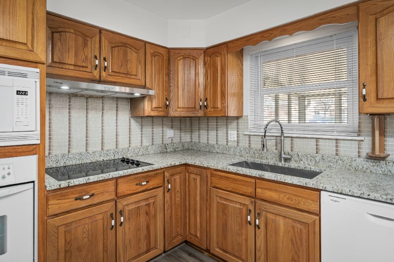 Building Photo - 13900 Evan Aire Dr