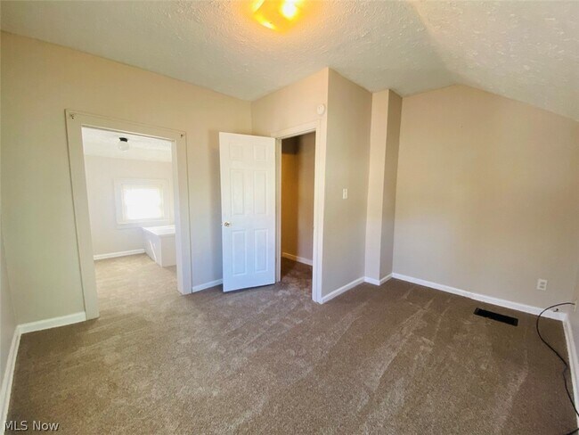 Building Photo - 748 Merton Ave