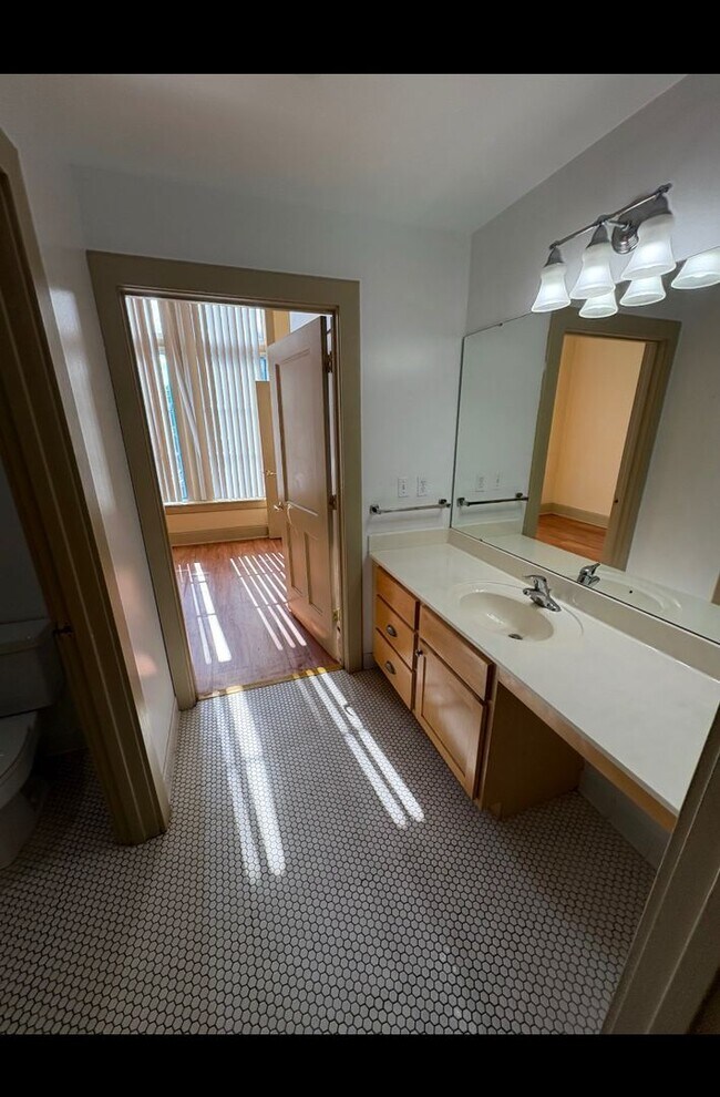 Building Photo - Theresa Park Lofts Apartments -Three Bedro...