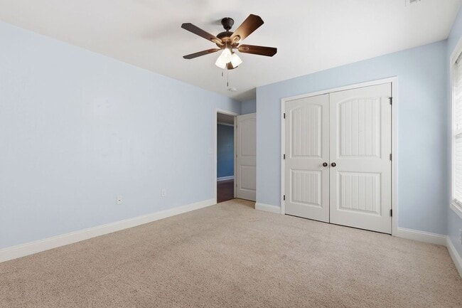 Building Photo - 80 Valor Cir